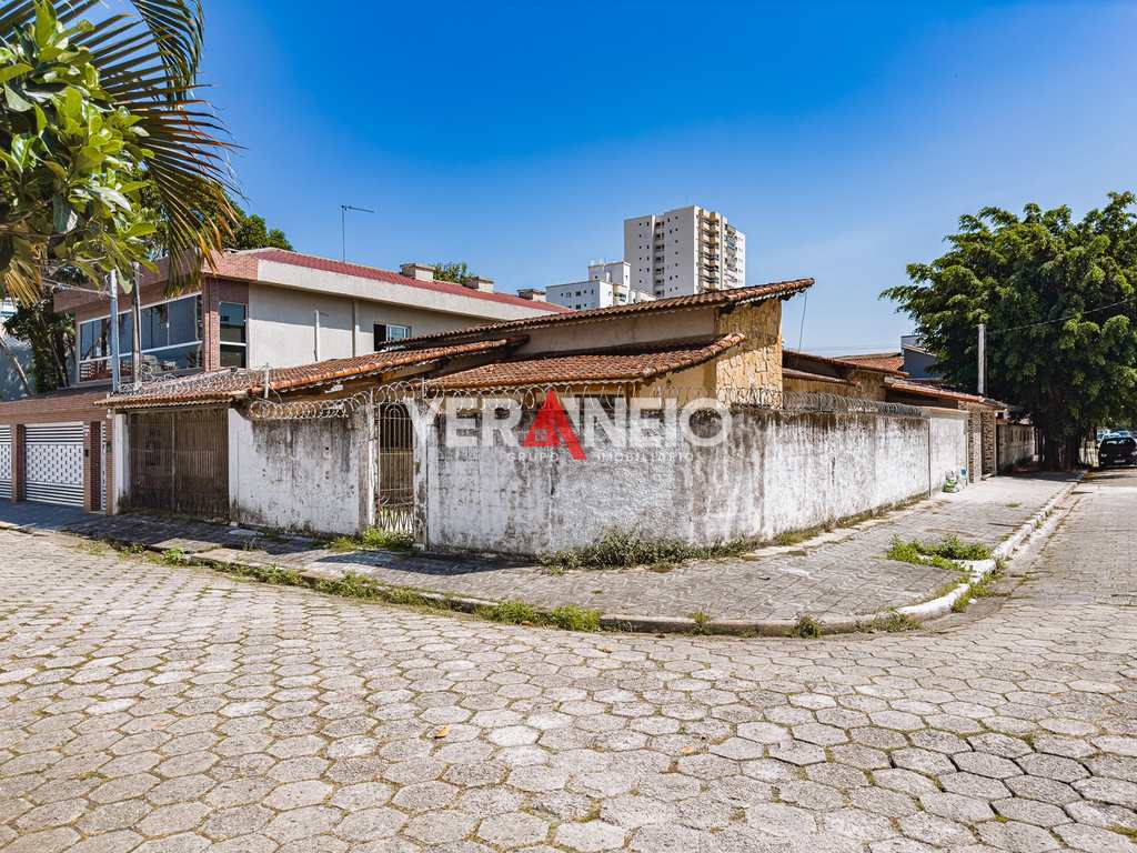 Casa em Praia Grande, no bairro Canto do Forte