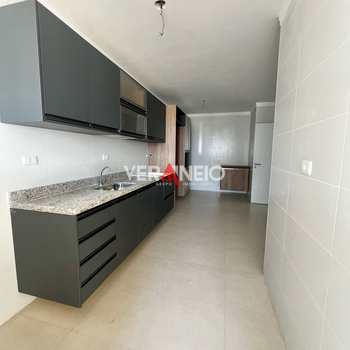 Apartamento em Praia Grande, bairro Boqueirão