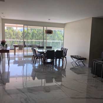 Apartamento em Santana de Parnaíba, bairro Tamboré