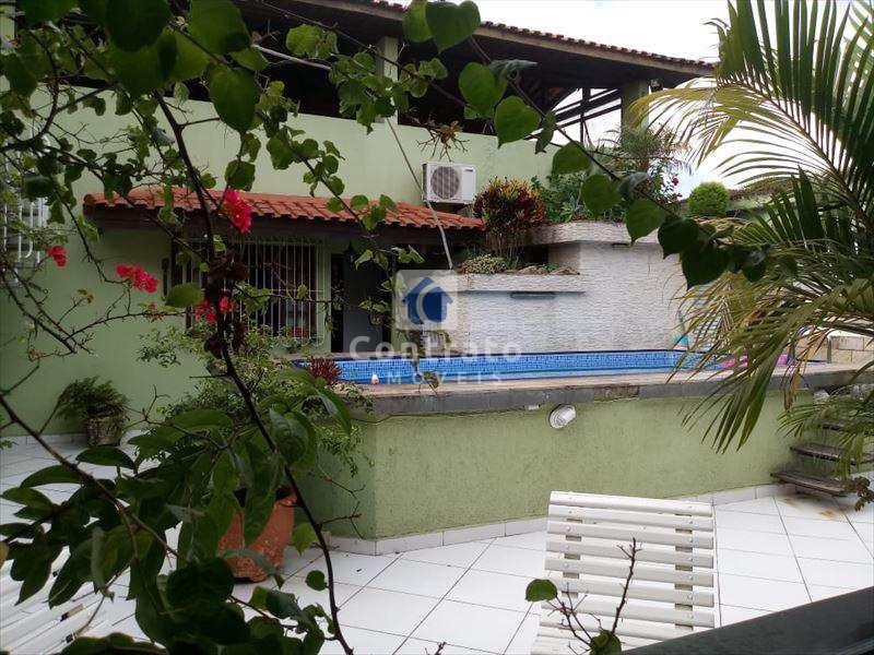 Casa em São Vicente, no bairro Vila Cascatinha
