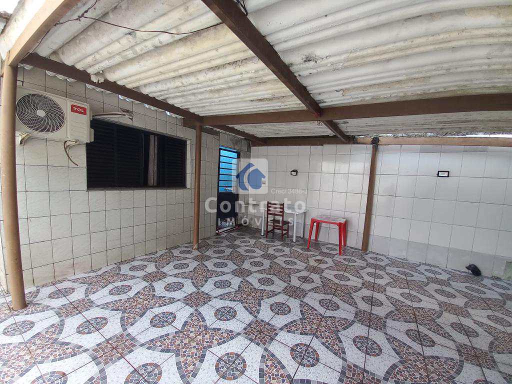Casa em São Vicente, no bairro Vila Valença