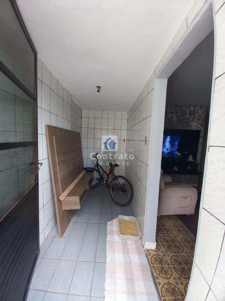 Casa em São Vicente, no bairro Vila Valença