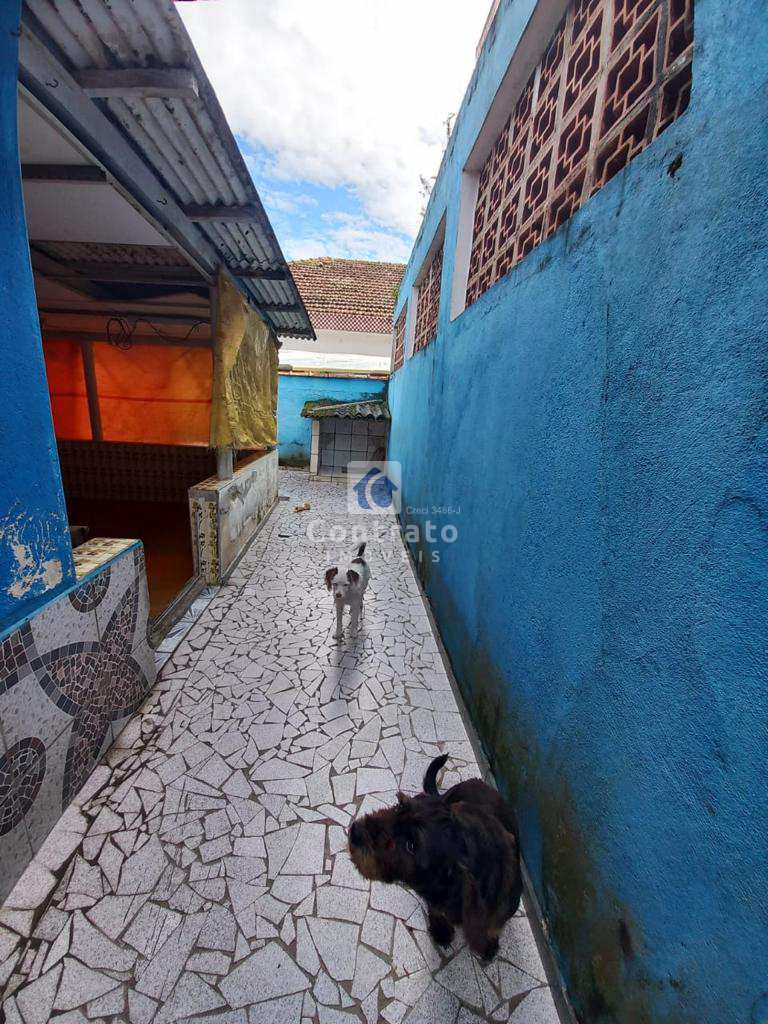 Casa em São Vicente, no bairro Vila Valença