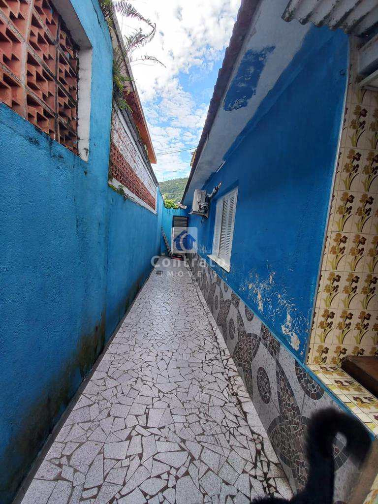 Casa em São Vicente, no bairro Vila Valença