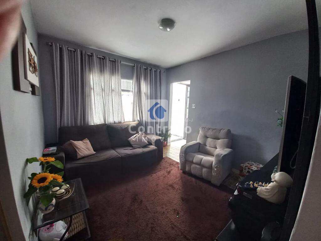 Casa em São Vicente, no bairro Vila Valença