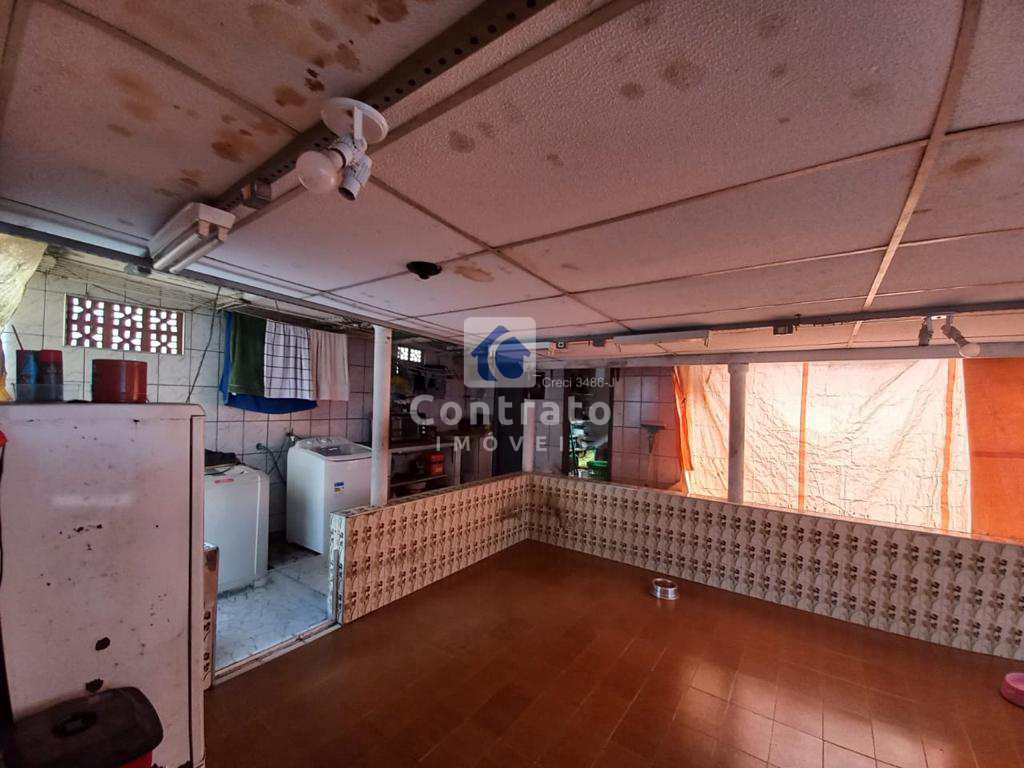 Casa em São Vicente, no bairro Vila Valença