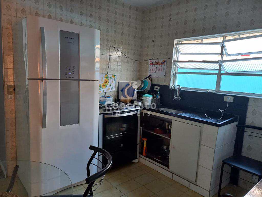 Casa em São Vicente, no bairro Vila Valença