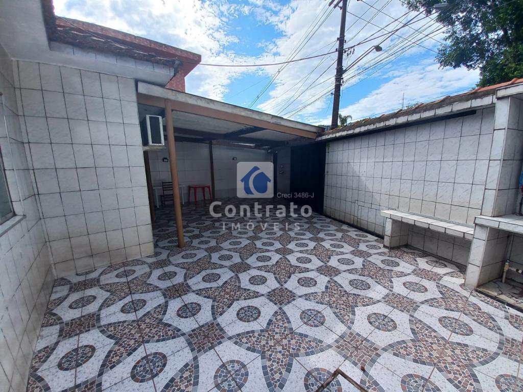 Casa em São Vicente, no bairro Vila Valença
