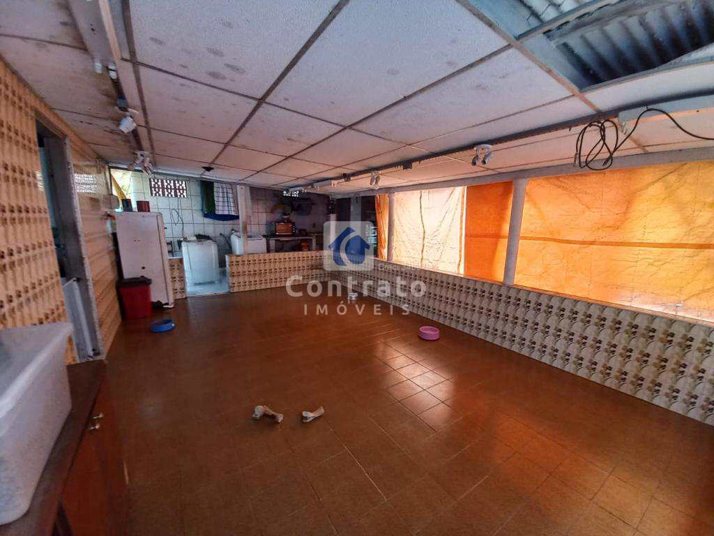 Casa em São Vicente, no bairro Vila Valença
