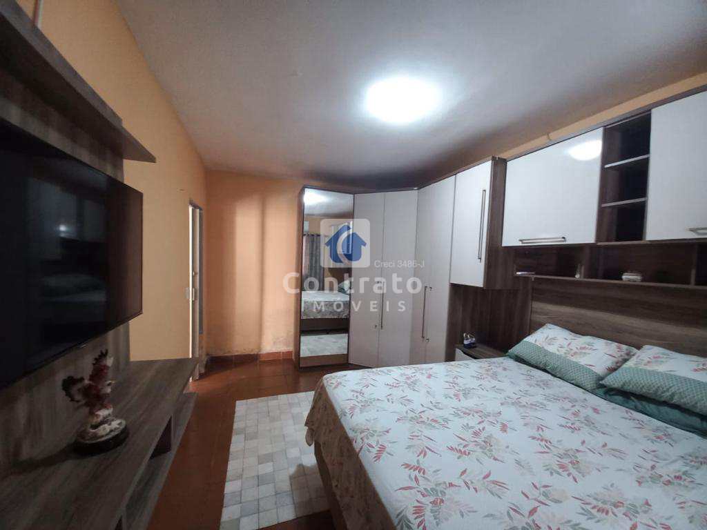 Casa em São Vicente, no bairro Vila Valença