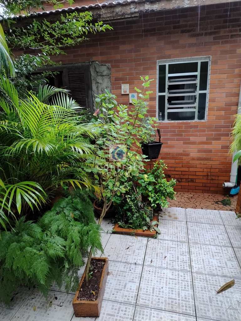 Casa em São Vicente, no bairro Vila Valença