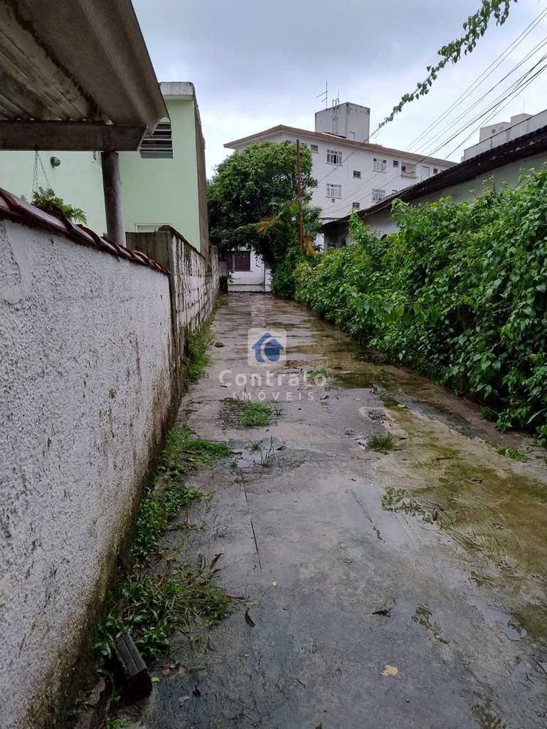 Casa em São Vicente, no bairro Vila Valença