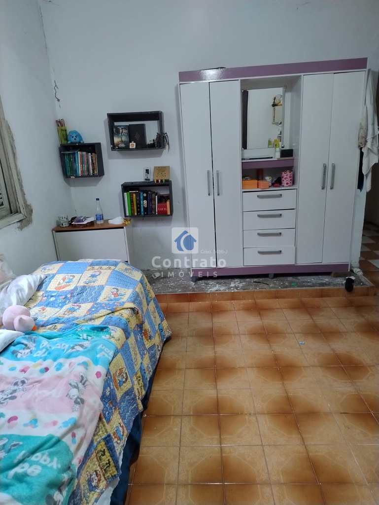 Casa em São Vicente, no bairro Vila Valença
