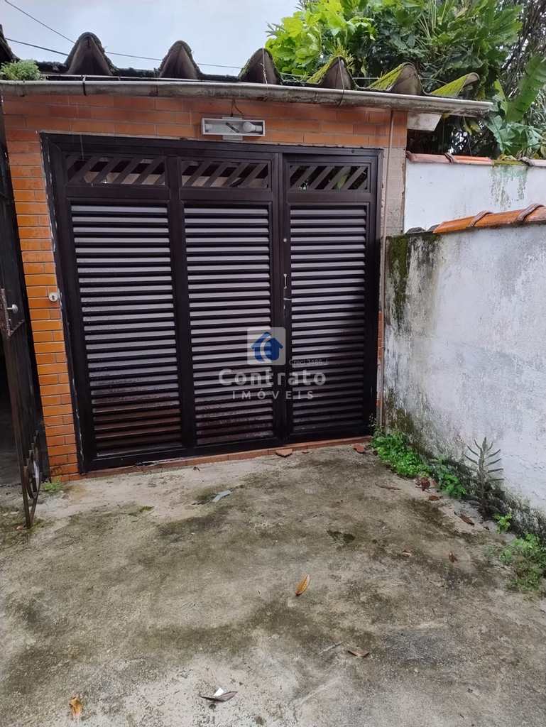 Casa em São Vicente, no bairro Vila Valença