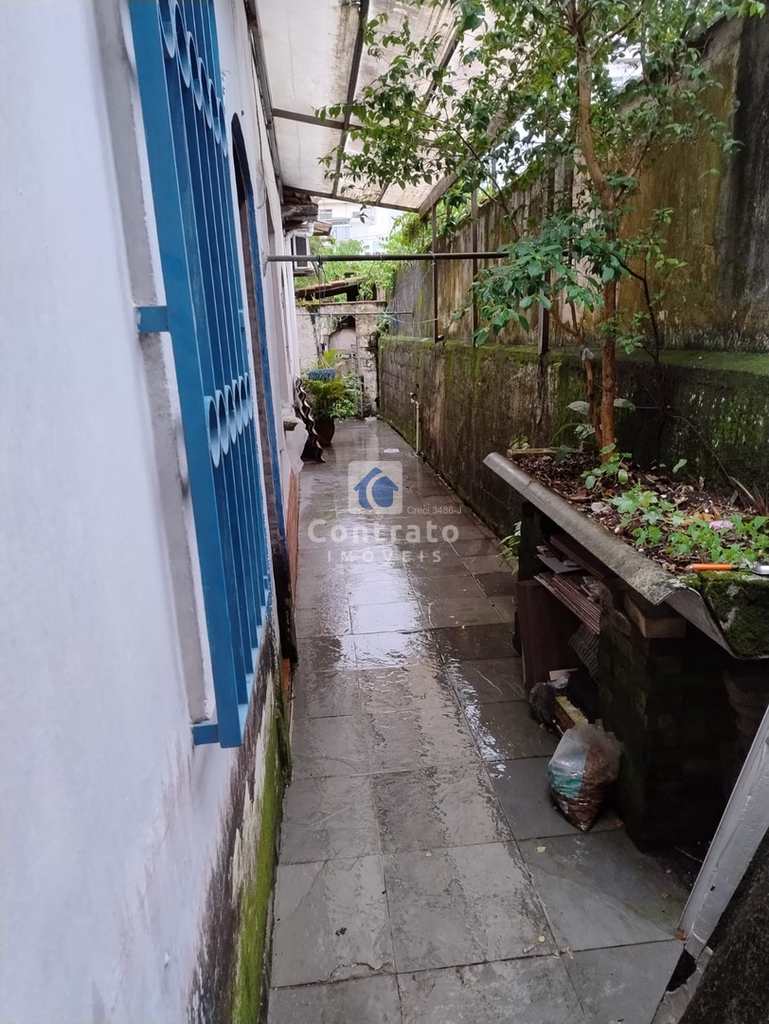 Casa em São Vicente, no bairro Vila Valença