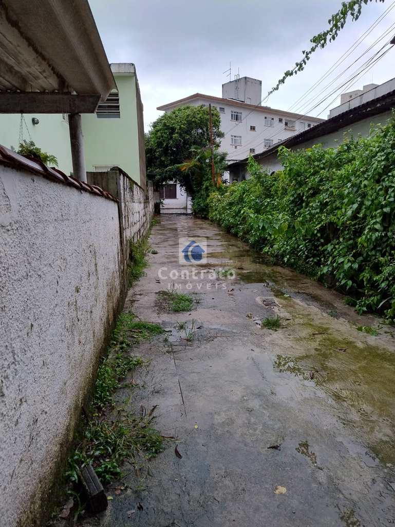 Casa em São Vicente, no bairro Vila Valença