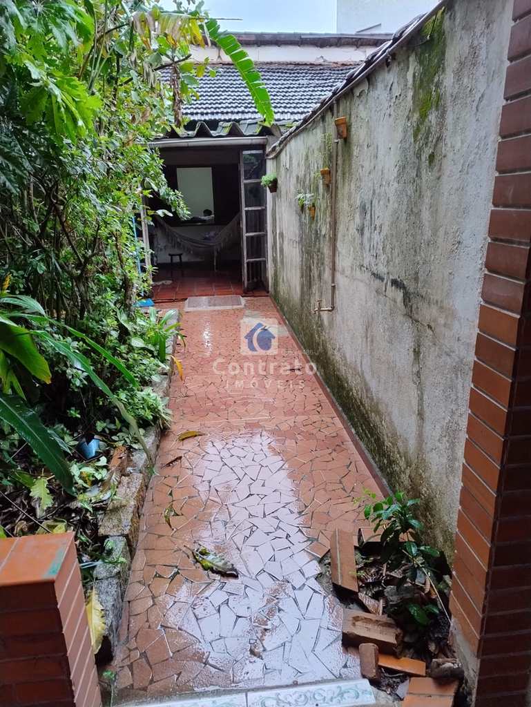 Casa em São Vicente, no bairro Vila Valença
