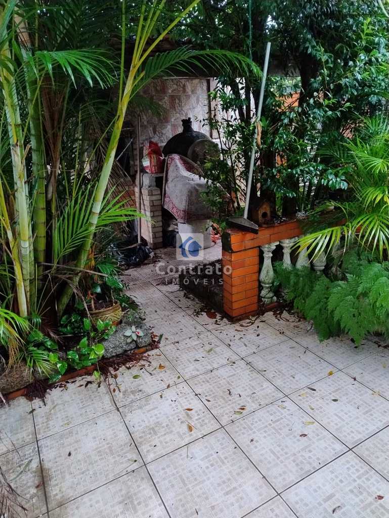 Casa em São Vicente, no bairro Vila Valença