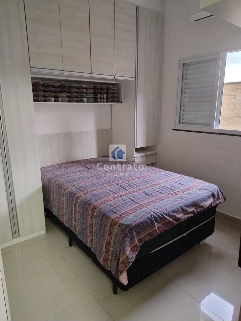 Casa em São Vicente, no bairro Vila São Jorge