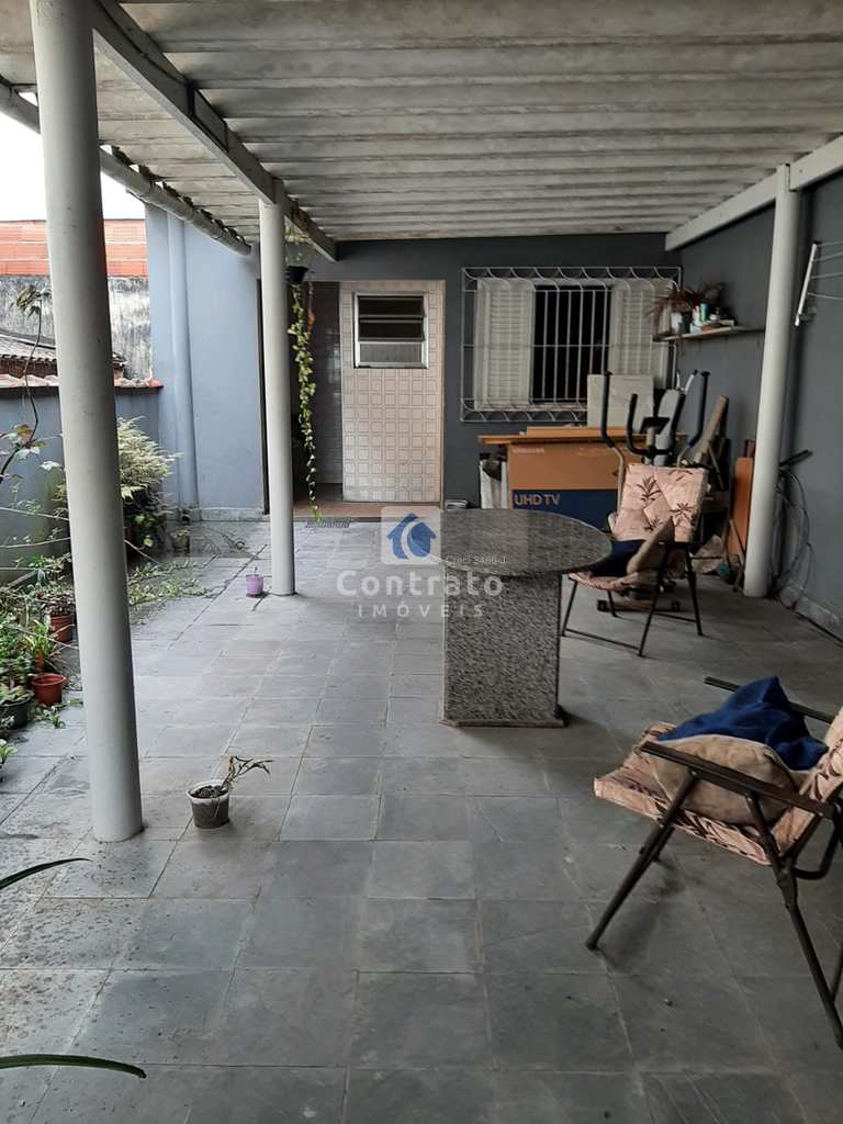 Casa em São Vicente, no bairro Vila Voturua