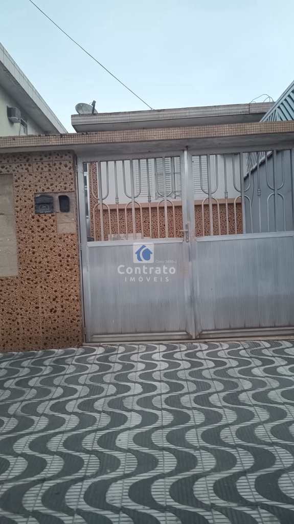Casa em São Vicente, no bairro Vila Voturua