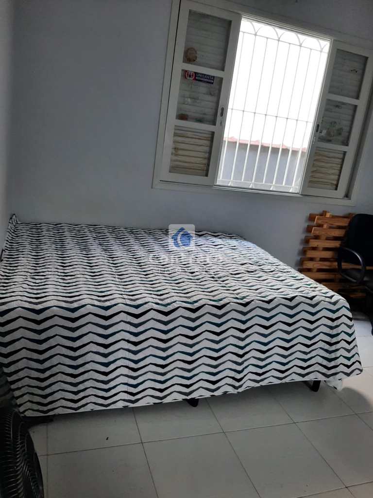 Casa em São Vicente, no bairro Vila Voturua