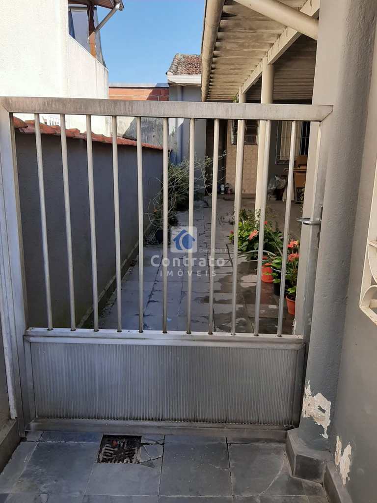 Casa em São Vicente, no bairro Vila Voturua