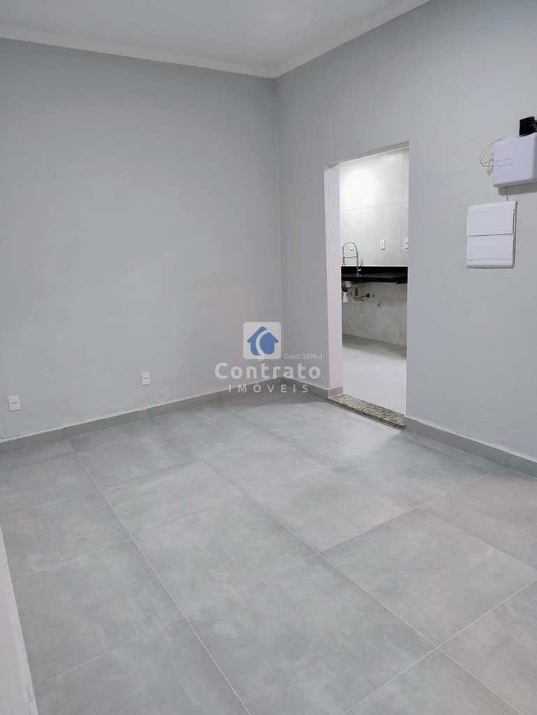 Casa em São Vicente, no bairro Vila Valença