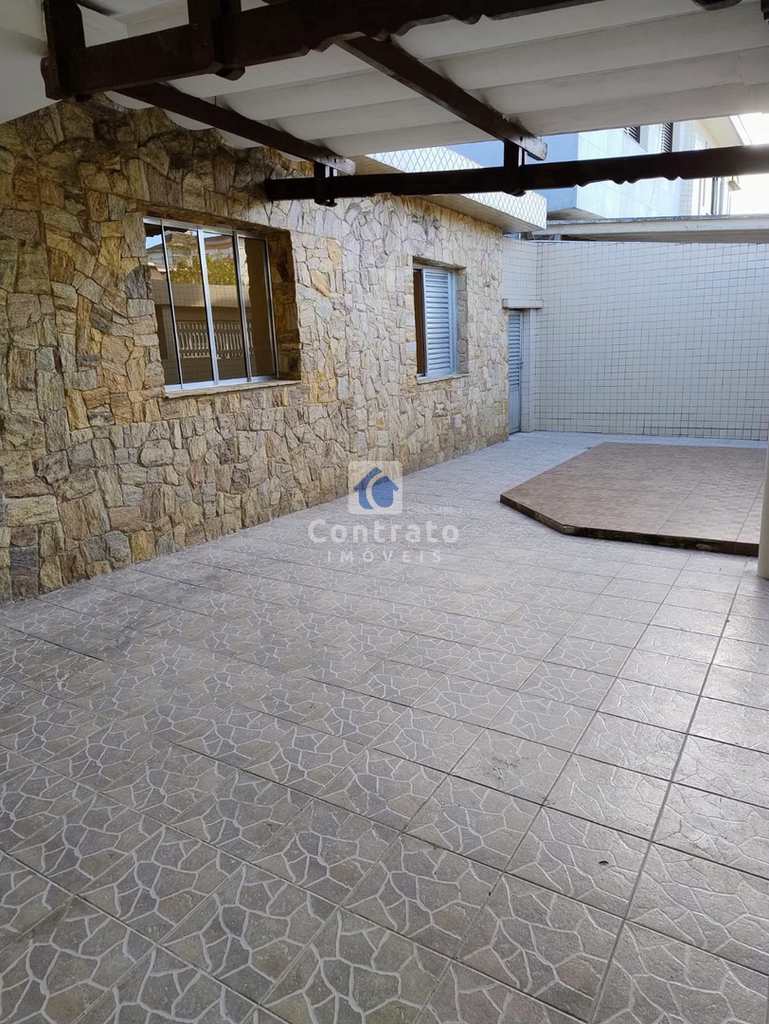 Casa em São Vicente, no bairro Vila Valença