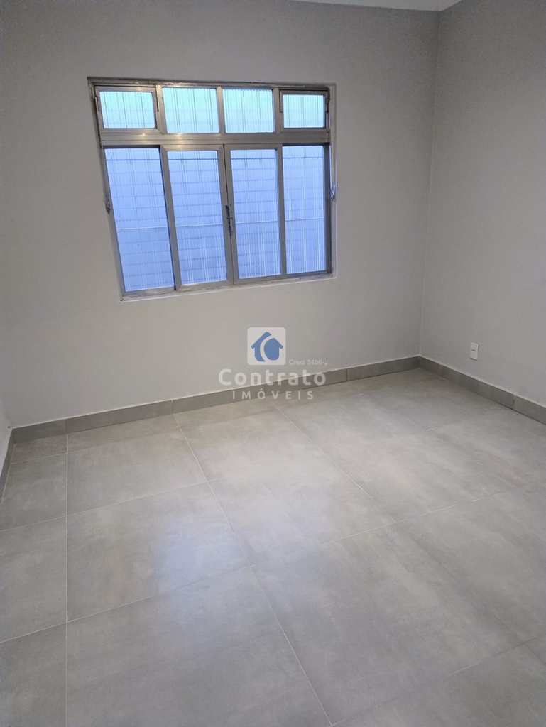 Casa em São Vicente, no bairro Vila Valença