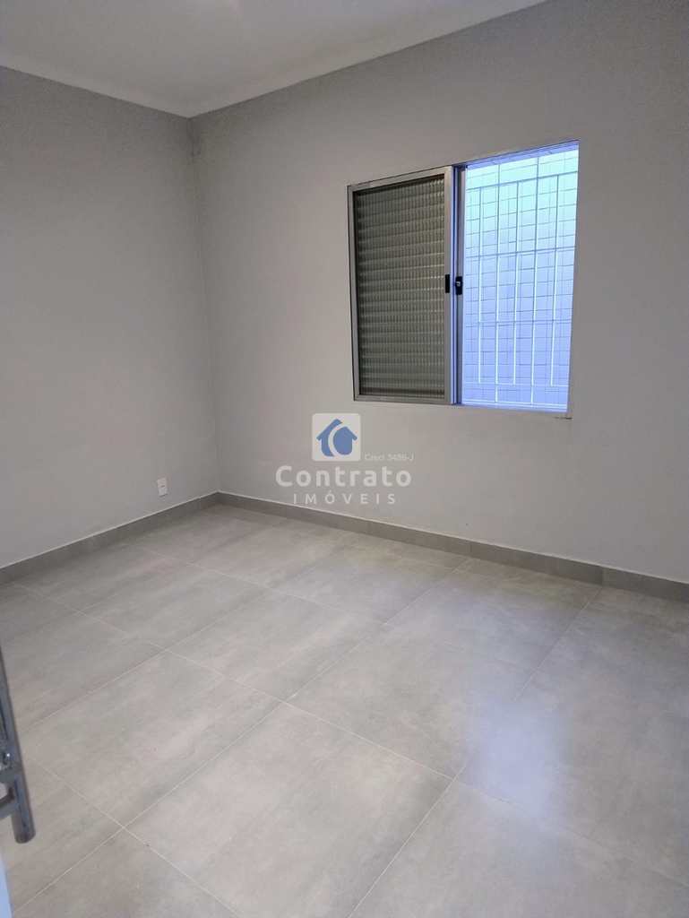 Casa em São Vicente, no bairro Vila Valença