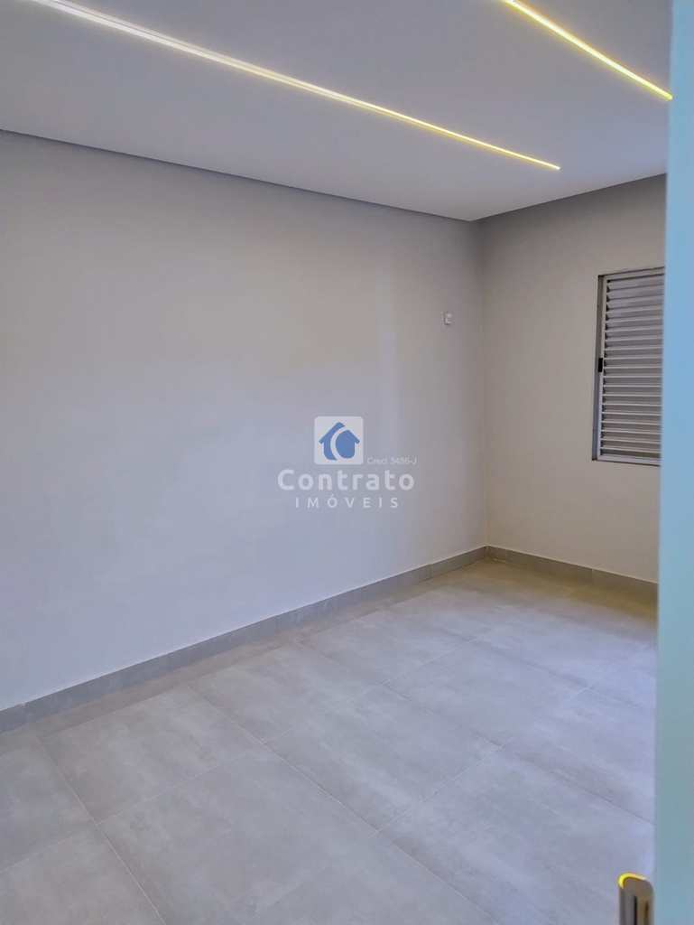Casa em São Vicente, no bairro Vila Valença