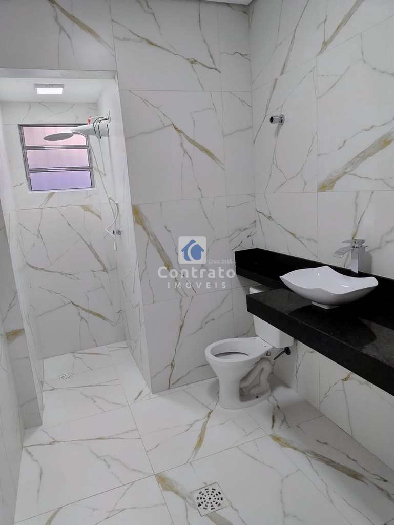 Casa em São Vicente, no bairro Vila Valença
