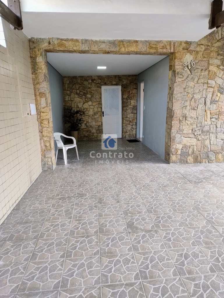 Casa em São Vicente, no bairro Vila Valença