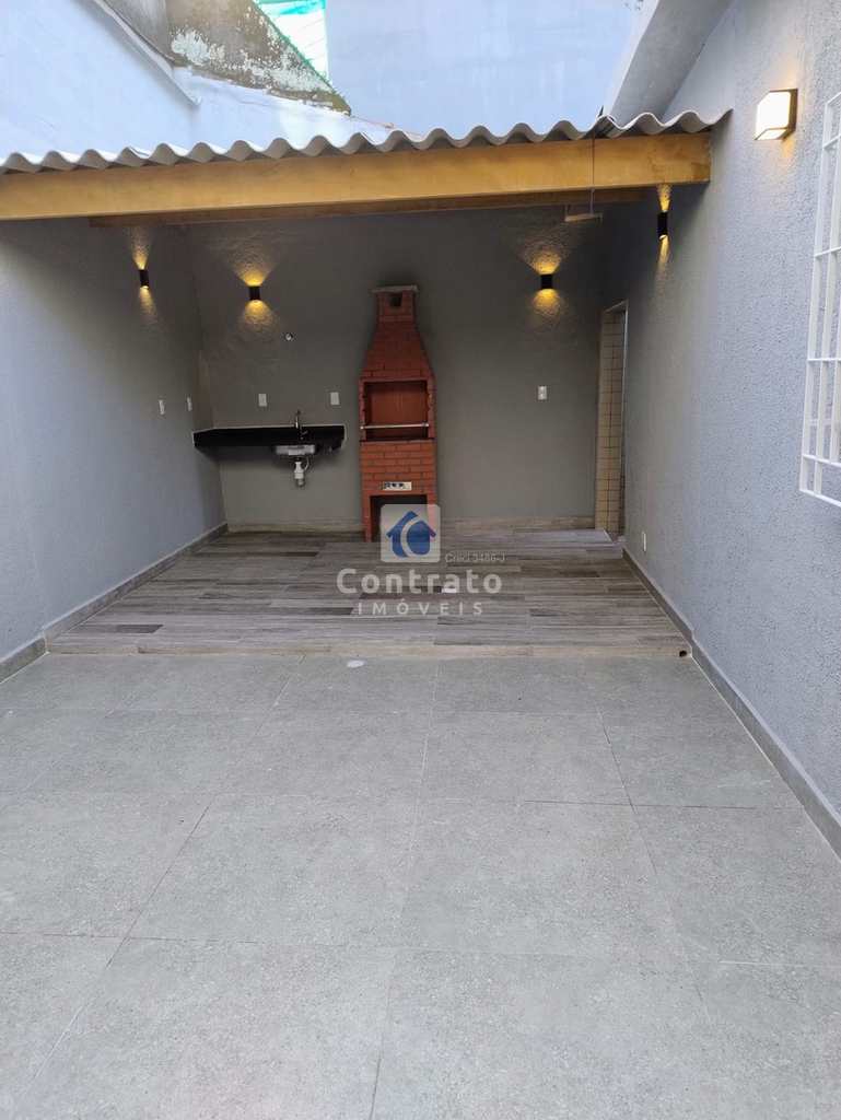 Casa em São Vicente, no bairro Vila Valença