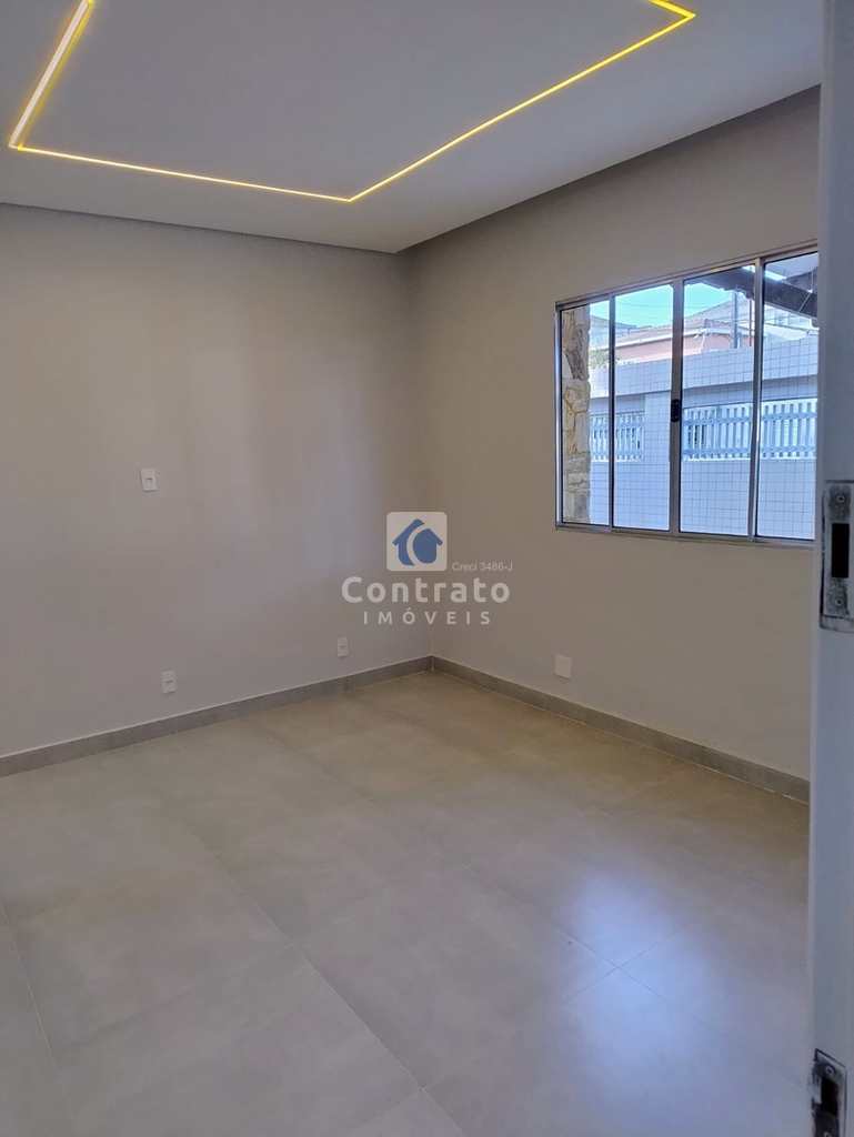 Casa em São Vicente, no bairro Vila Valença