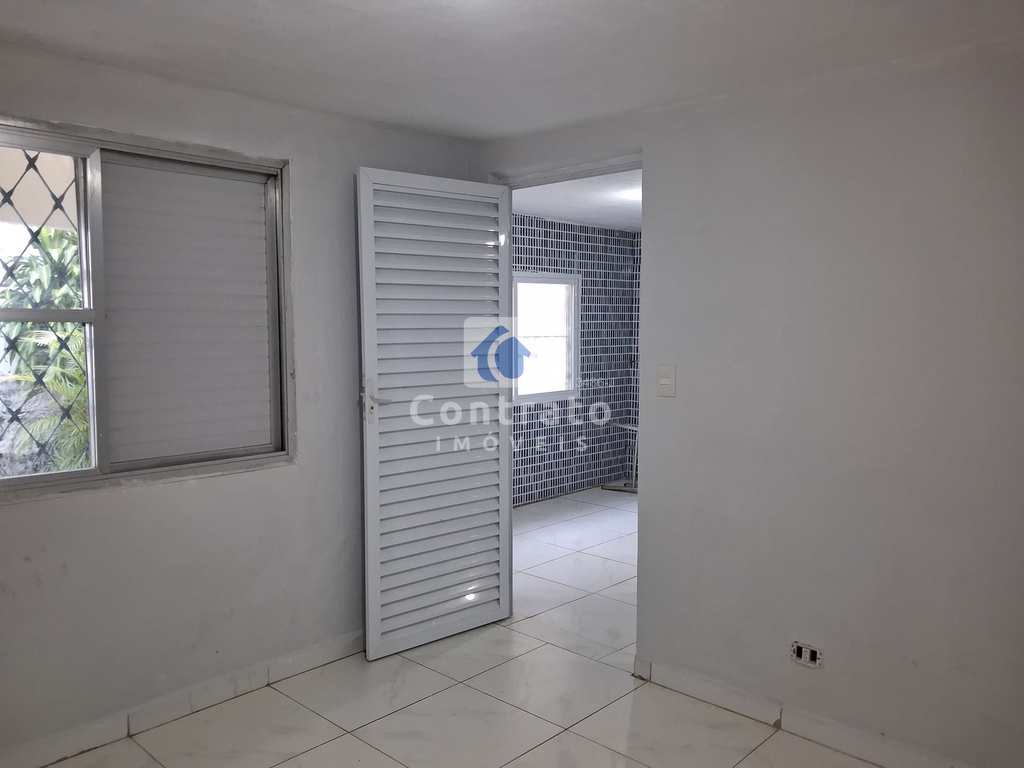 Casa em São Vicente, no bairro Vila Voturua