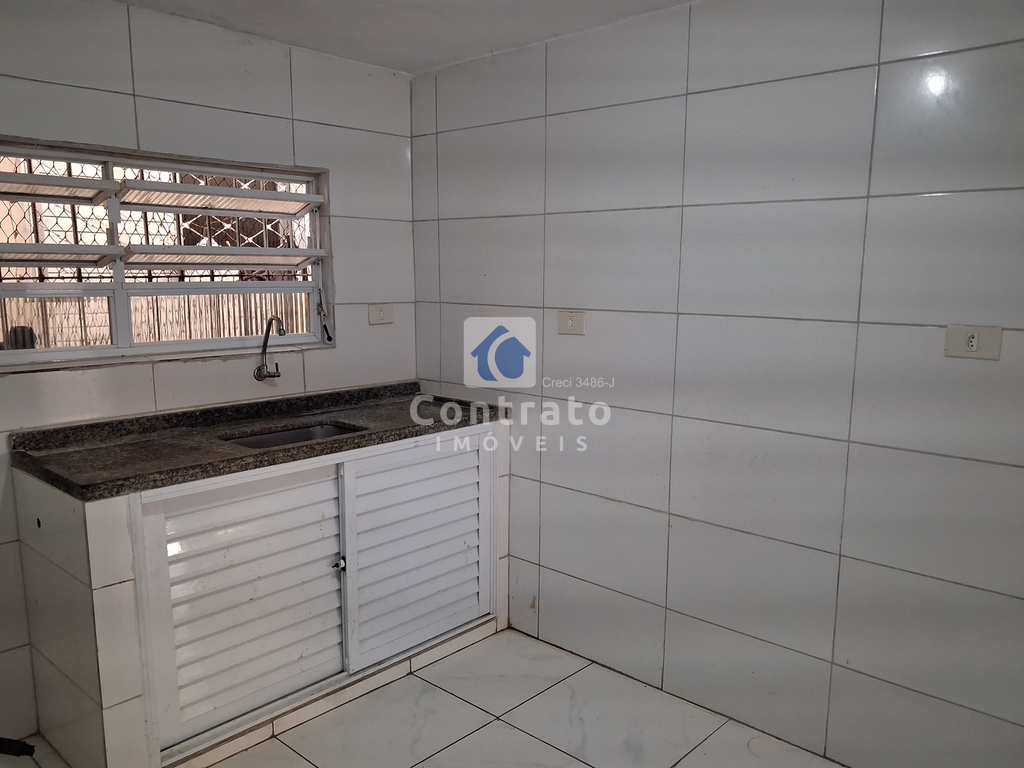 Casa em São Vicente, no bairro Vila Voturua