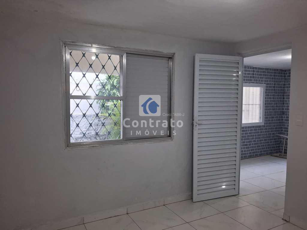 Casa em São Vicente, no bairro Vila Voturua
