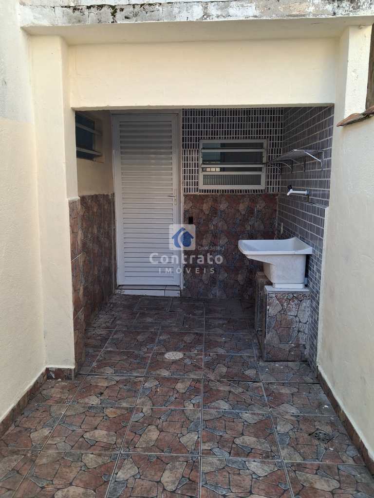 Casa em São Vicente, no bairro Vila Voturua