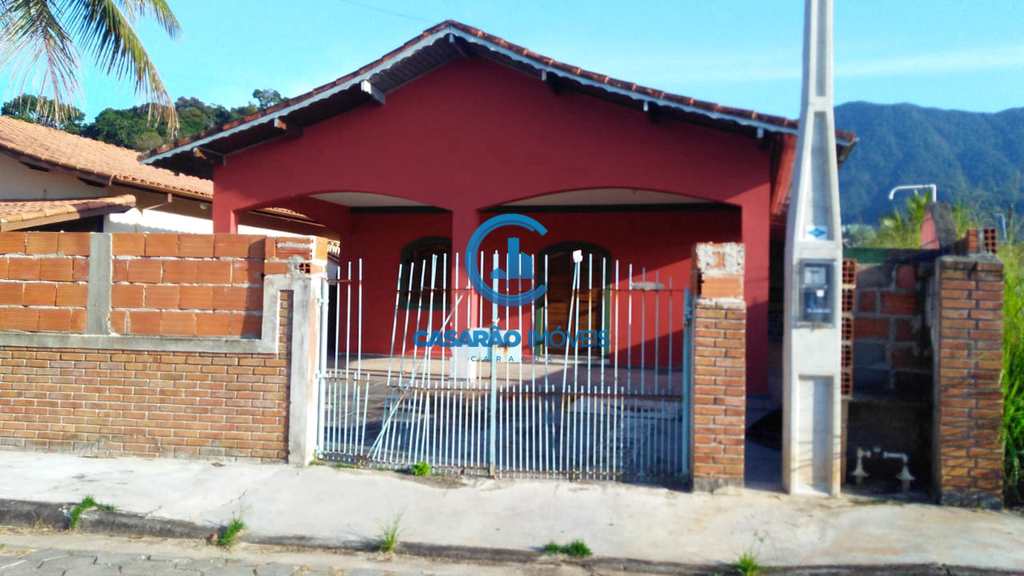 Casa em Caraguatatuba, no bairro Massaguaçu