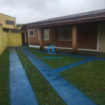 Casa em Caraguatatuba, bairro Jardim Aruan