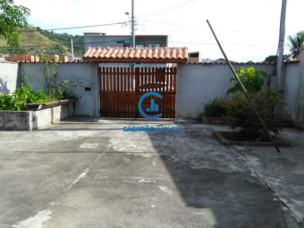 Casa em São Sebastião, no bairro Enseada