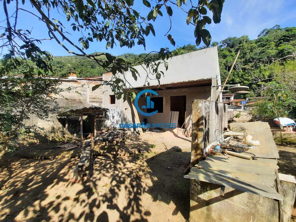 Casa em Caraguatatuba, no bairro Canta Galo