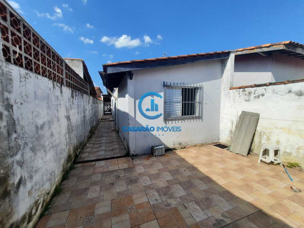 Casa em Caraguatatuba, no bairro Porto Novo