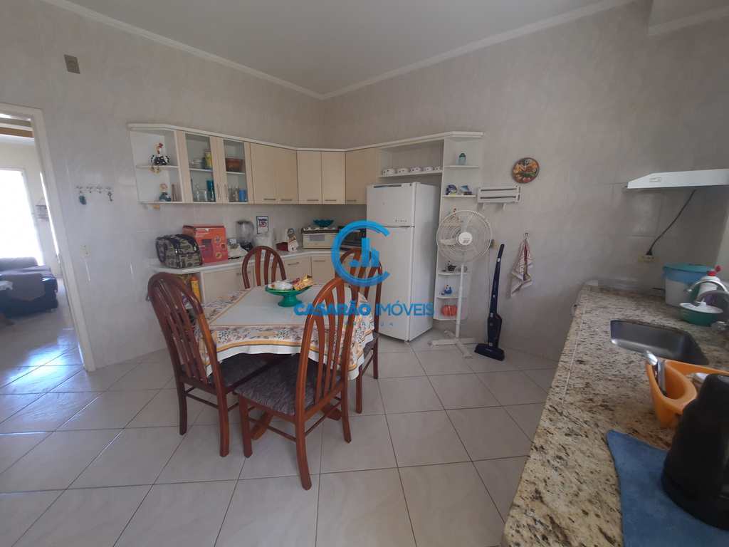 Sobrado em Caraguatatuba, no bairro Martim de Sá