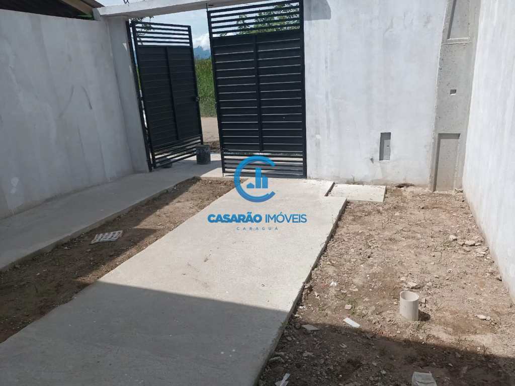 Casa em Caraguatatuba, no bairro Balneário dos Golfinhos