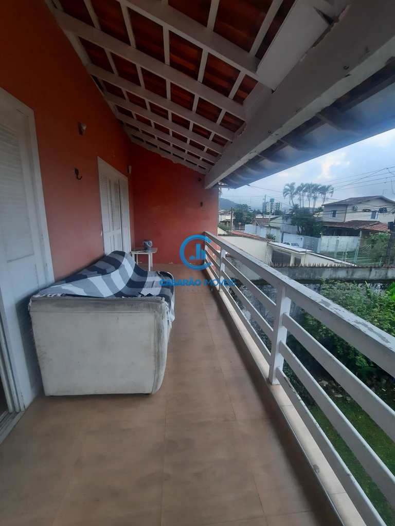 Sobrado em Caraguatatuba, no bairro Caputera