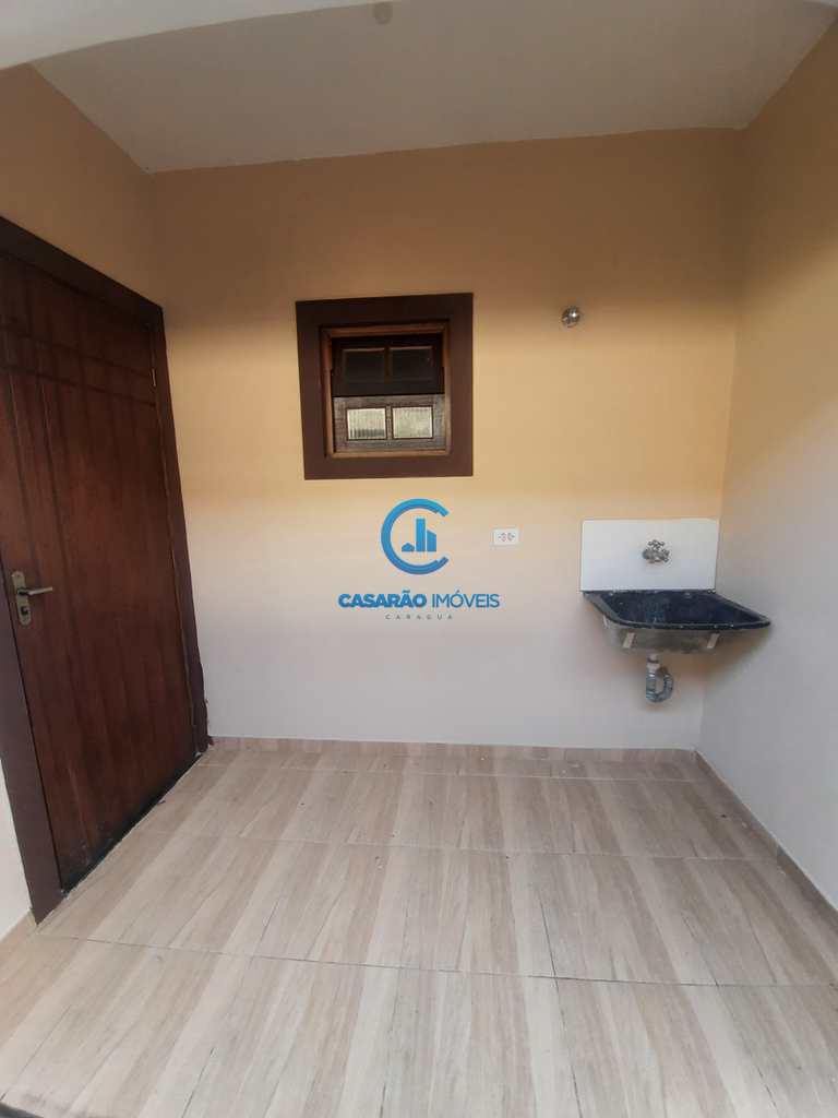 Casa em Caraguatatuba, no bairro Porto Novo
