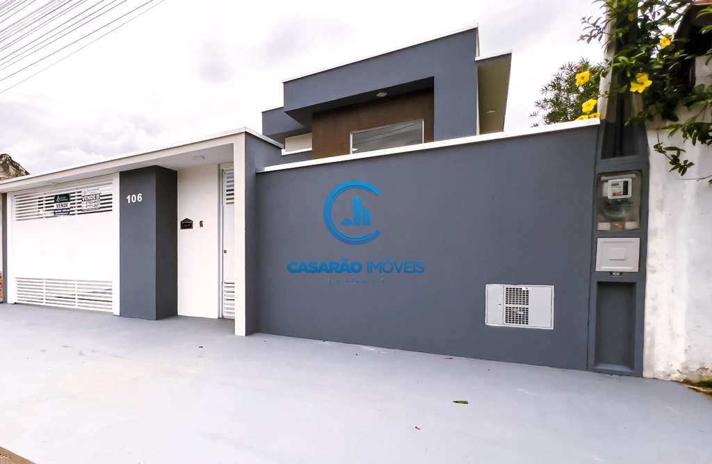 Casa em Caraguatatuba, no bairro Massaguaçu